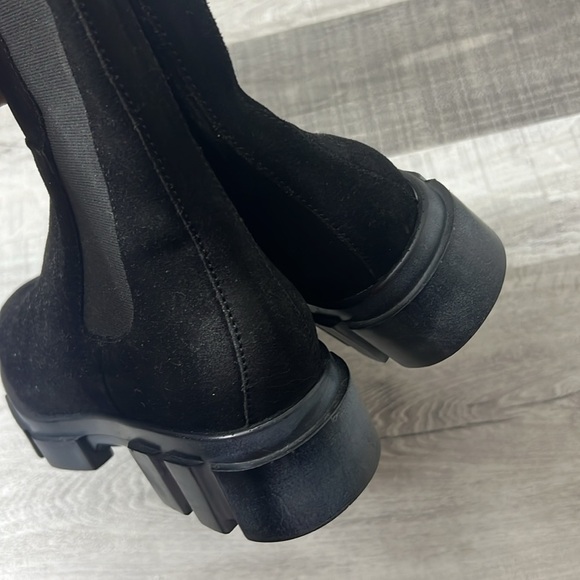 • NWOB $168 Free People Chelsea Suede Boots Distressed - Picture 12 of 14